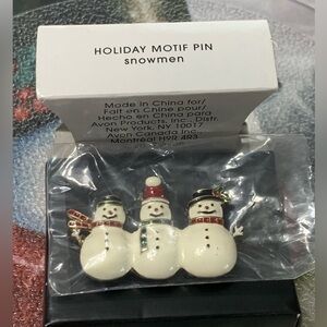 NIP 2012 AVON HOLIDAY SNOWMEN PIN